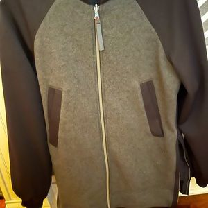 LuLulemon reversible jacket. Black and Grey